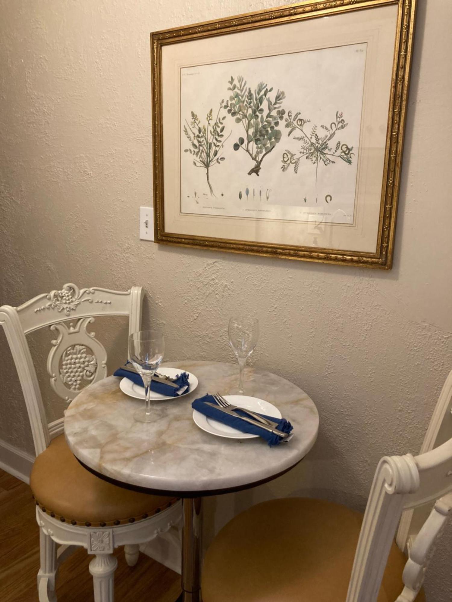 Appartement Pineapple House, Cozy Garden Apartment, Center! Marble-tiled Bathroom! Free Parking!